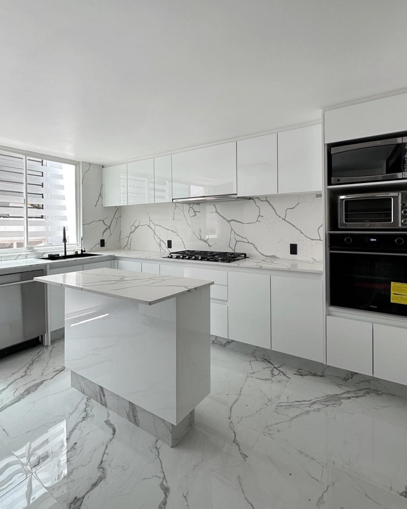 CA158 Calacatta Silver Quartz 3000*710*15mm 